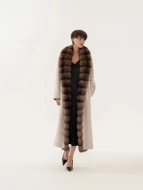 Coat of cashmere in olive tone with natural fur shawl collar